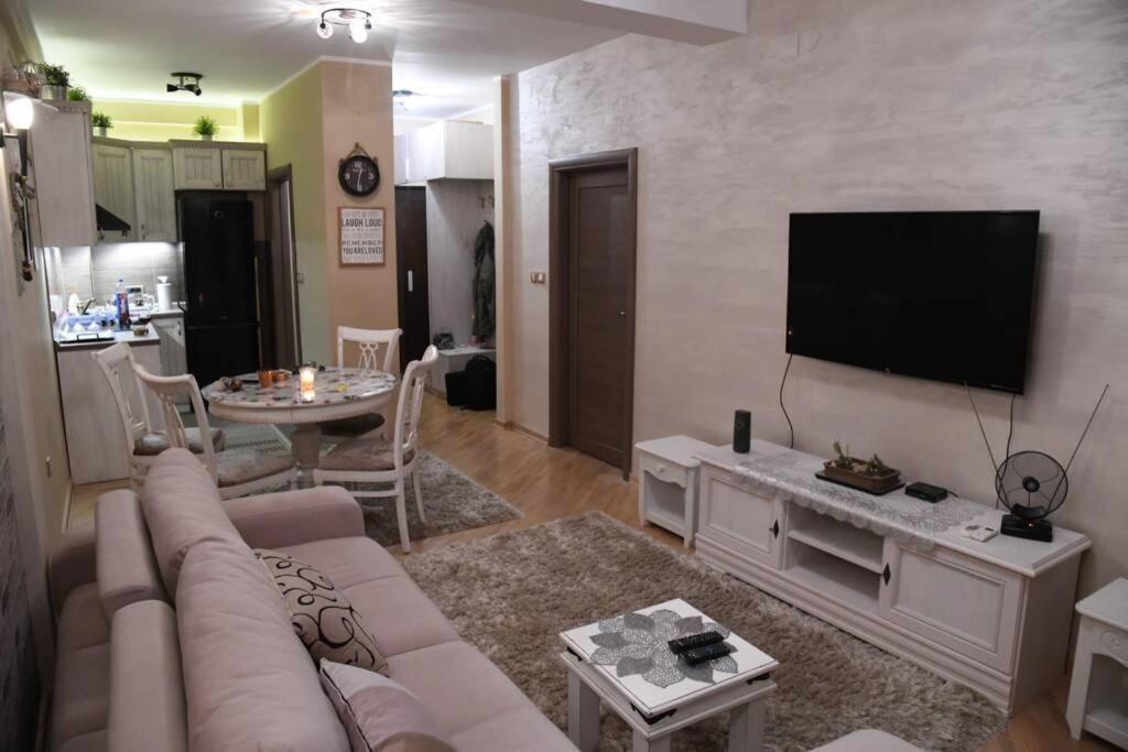 Lux Apartman Rose - Kragujevac Extérieur photo
