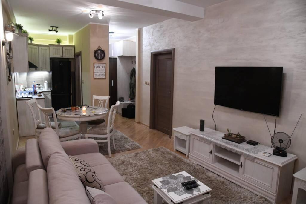 Lux Apartman Rose - Kragujevac Extérieur photo