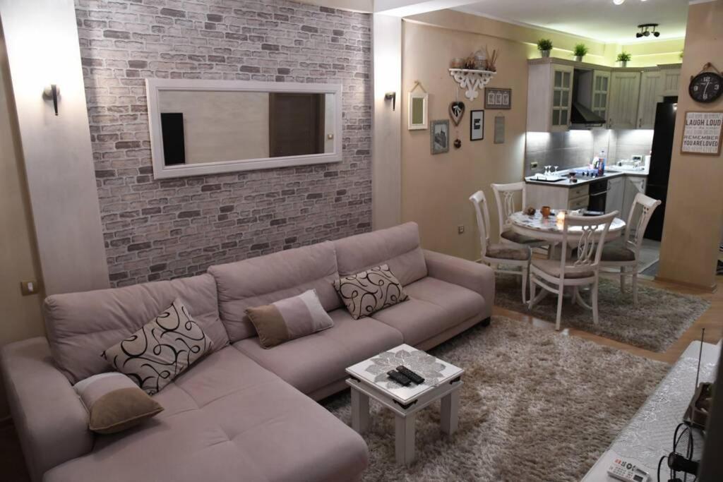 Lux Apartman Rose - Kragujevac Extérieur photo