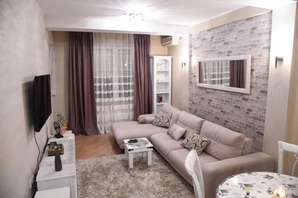 Lux Apartman Rose - Kragujevac Extérieur photo
